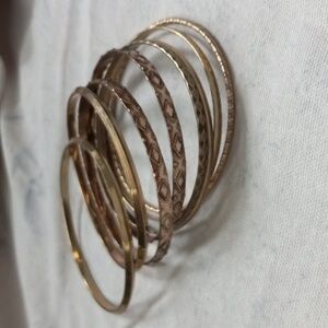Set of 8 metal bangles